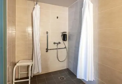 Salle de bains dans l'établissement B&B HOTEL Morlaix