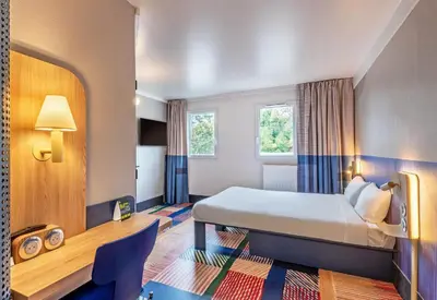 Un ou plusieurs lits dans un hébergement de l'établissement B&B HOTEL Brest Port du Moulin Blanc