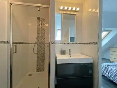 Salle de bains dans l'établissement Villa de la plage de Plouescat
