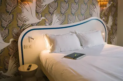 Un ou plusieurs lits dans un hébergement de l'établissement Hôtel Les Grands Voyageurs