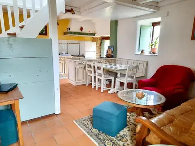 Cuisine ou kitchenette dans l'établissement Maison charmante à Trédrez-Locquémeau avec jardin et terrasse
