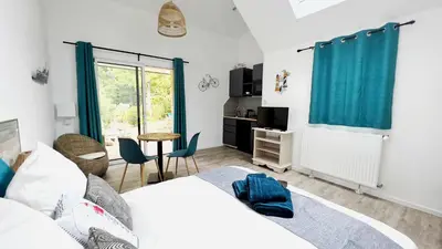Un ou plusieurs lits dans un hébergement de l'établissement Les Vestiges du jour - Jacuzzi Spa