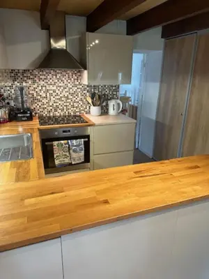 Cuisine ou kitchenette dans l'établissement Brittany Vacation Rental