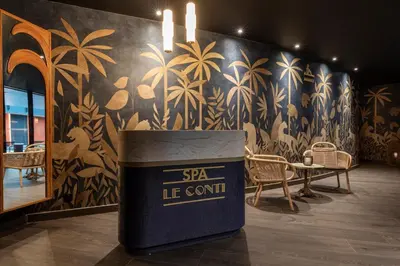 Coin salon dans l'établissement Hôtel & Spa Oceania Le Conti