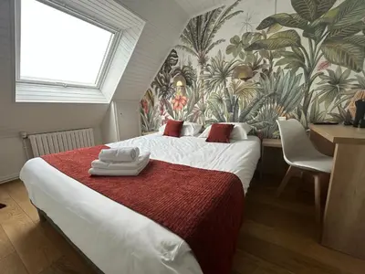 Un ou plusieurs lits dans un hébergement de l'établissement Brit Hotel des Halles