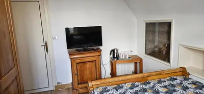 Télévision ou salle de divertissement dans l'établissement Chez Renée et Raynal B&B