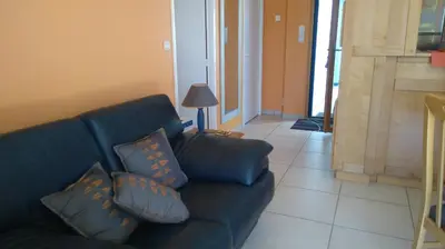 Coin salon dans l'établissement Gîte de Porspol