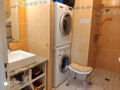 Salle de bains dans l'établissement Gîte de Porspol