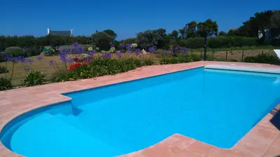 Piscine de l'établissement Gîte de Porspol ou située à proximité