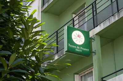 Certificat, récompense, panneau ou autre document affiché dans l'établissement Terres de France Brest