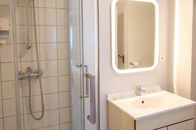 Salle de bains dans l'établissement Terres de France Brest