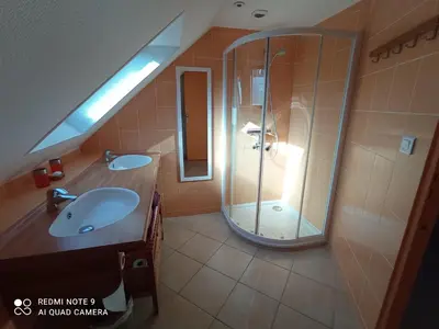 Salle de bains dans l'établissement Le Casino à larmor