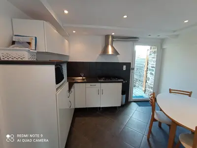 Cuisine ou kitchenette dans l'établissement Le casino larmor