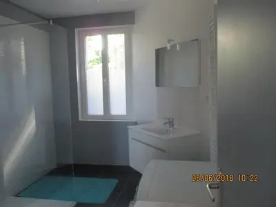 Salle de bains dans l'établissement Appartement Bord de Mer