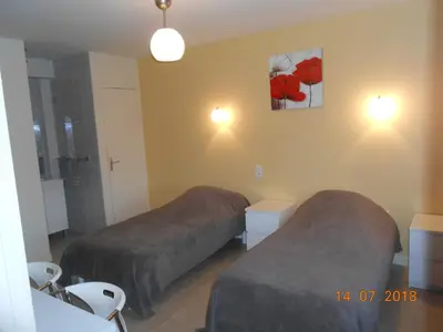 Un ou plusieurs lits dans un hébergement de l'établissement Le Relais des Primeurs LOGIS HOTEL