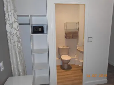 Salle de bains dans l'établissement Le Relais des Primeurs LOGIS HOTEL