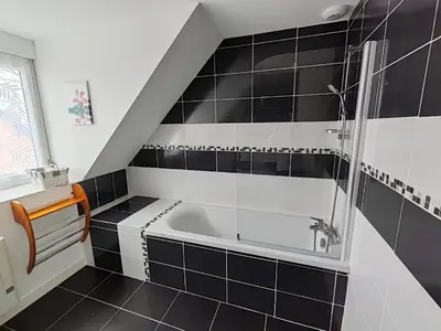 Salle de bains dans l'établissement La maison rouge
