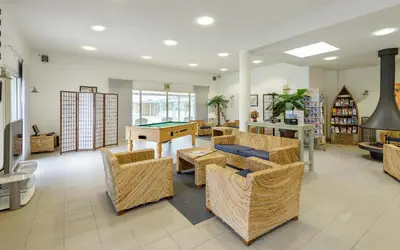 Coin salon dans l'établissement Lagrange Vacances Le Hameau De Peemor Pen