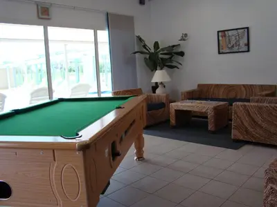Billard dans l'établissement Lagrange Vacances Le Hameau De Peemor Pen