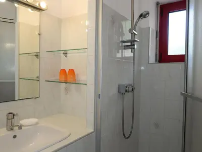 Salle de bains dans l'établissement Apartment Jasmin by Interhome