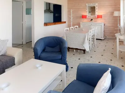 Coin salon dans l'établissement Holiday Home Rendez-vous à la plage by Interhome