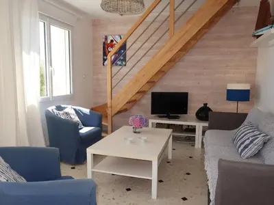 Télévision ou salle de divertissement dans l'établissement Holiday Home Partie de pêche by Interhome