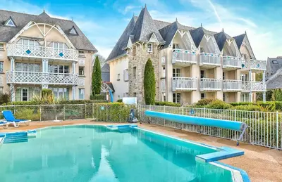 Piscine de l'établissement Residence Cap Glenan - maeva Home ou située à proximité