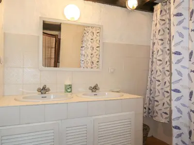 Salle de bains dans l'établissement Holiday Home La Bergerie by Interhome
