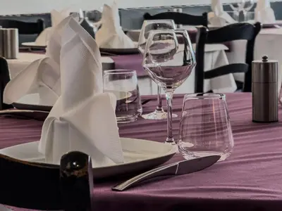 Restaurant ou autre lieu de restauration dans l'établissement Logis Hôtel Les Chardons Bleus RESTAURANT LE BISTROT DE LA MER