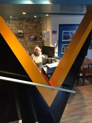 Télévision ou salle de divertissement dans l'établissement Hôtel Modern