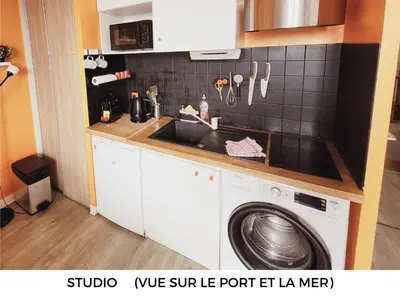 Cuisine ou kitchenette dans l'établissement Appart Cosy Brest (La gare) vue mer