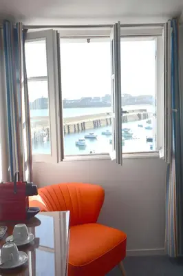 Coin salon dans l'établissement Hotel du Centre - Chez Janie