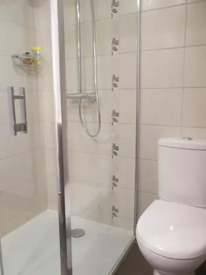 Salle de bains dans l'établissement Les Coquelicots