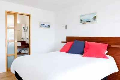 Un ou plusieurs lits dans un hébergement de l'établissement Hotel du port