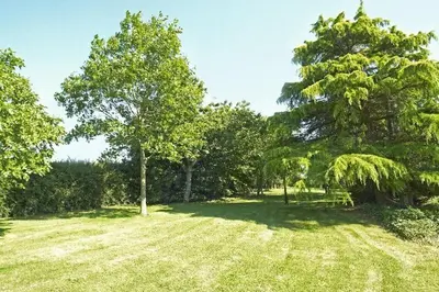 Jardin de l'établissement Domaine le Puits de Jeanne