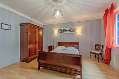 Un ou plusieurs lits dans un hébergement de l'établissement Logis Hotel De La Corniche