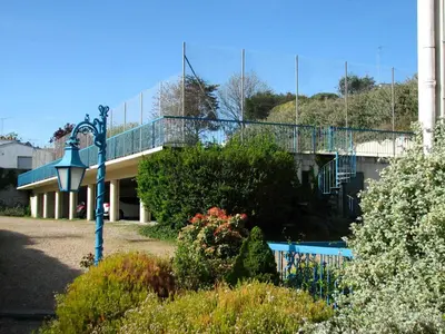 Piscine de l'établissement Logis Hotel De La Corniche ou située à proximité
