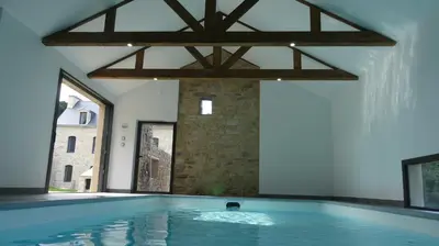 Piscine de l'établissement Domaine de Tréouzien ou située à proximité