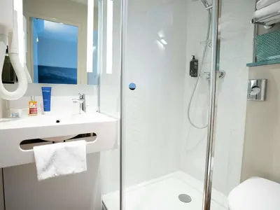 Salle de bains dans l'établissement ibis Styles Quimper