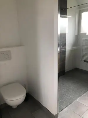 Salle de bains dans l'établissement Maison près des plages