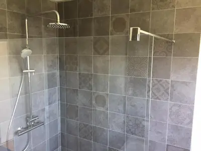 Salle de bains dans l'établissement Maison près des plages