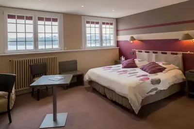 Un ou plusieurs lits dans un hébergement de l'établissement Hostellerie De La Mer