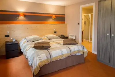 Un ou plusieurs lits dans un hébergement de l'établissement Hostellerie De La Mer