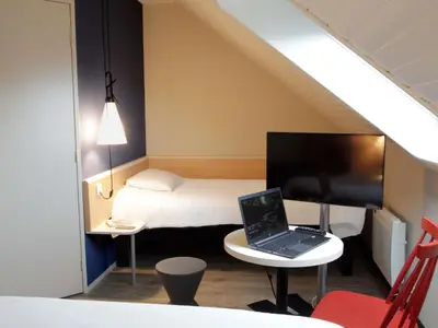 Télévision ou salle de divertissement dans l'établissement ibis Brest Kergaradec