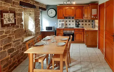 Cuisine ou kitchenette dans l'établissement Two-Bedroom Holiday Home In Plouhinec
