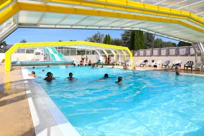 Piscine de l'établissement Appartements Benodet à 300m de la mer ou située à proximité