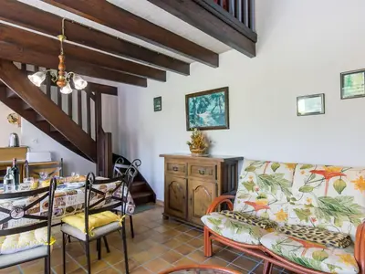 Coin salon dans l'établissement Holiday Home Blaue Hortensie by Interhome