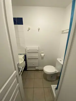 Salle de bains dans l'établissement Cap Morgat