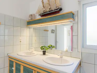 Salle de bains dans l'établissement Holiday Home Le Triskell by Interhome