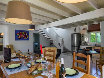 Coin salon dans l'établissement Holiday Home Le Triskell by Interhome